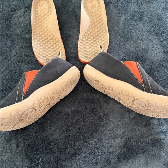 UIN Women's Black and Multicolor Slip-On Sneakers - Picture 5 of 9